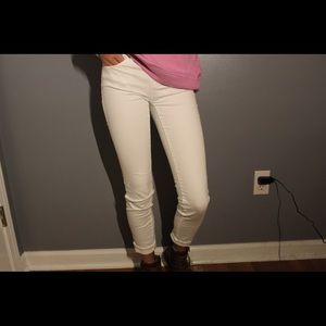 Low waisted white jeans